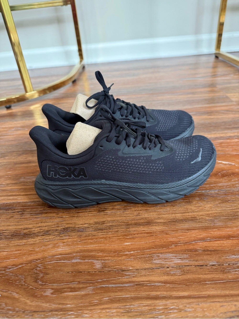 New Hoka Black Arahi 7